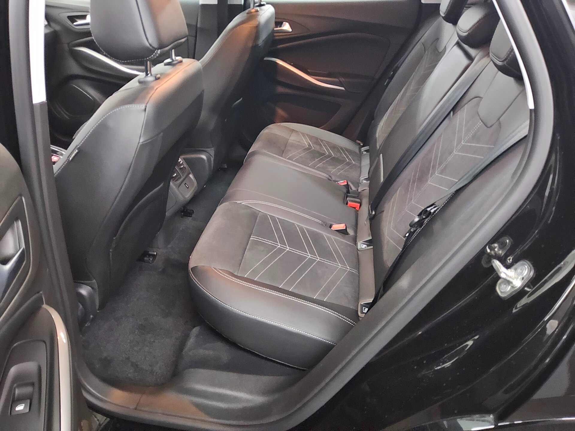 Opel Grandland X 1.5 D GS Line T-Leder LED DAB RFK 13