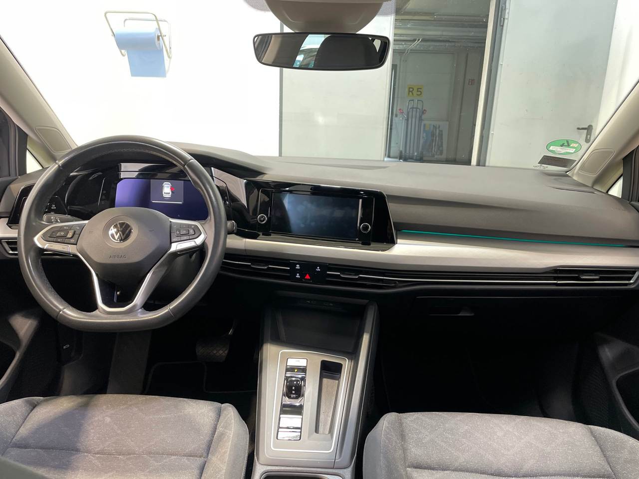 Volkswagen Golf-8 Var. 2.0 TDI Life KLIMAAUT LED PANO SHZ PDC 5