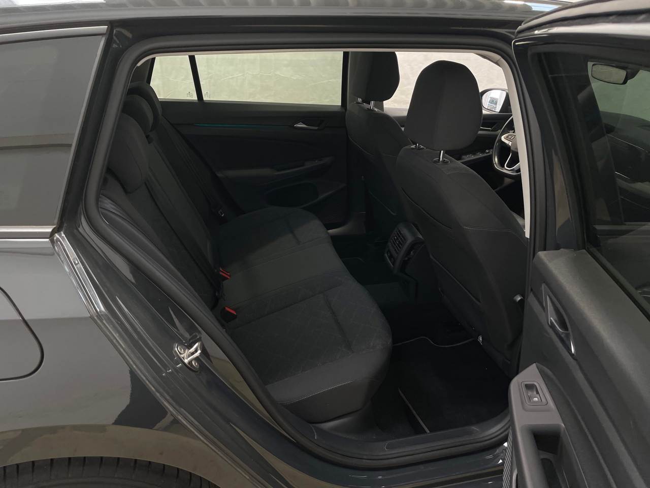 Volkswagen Golf-8 Var. 2.0 TDI Life KLIMAAUT LED PANO SHZ PDC 8