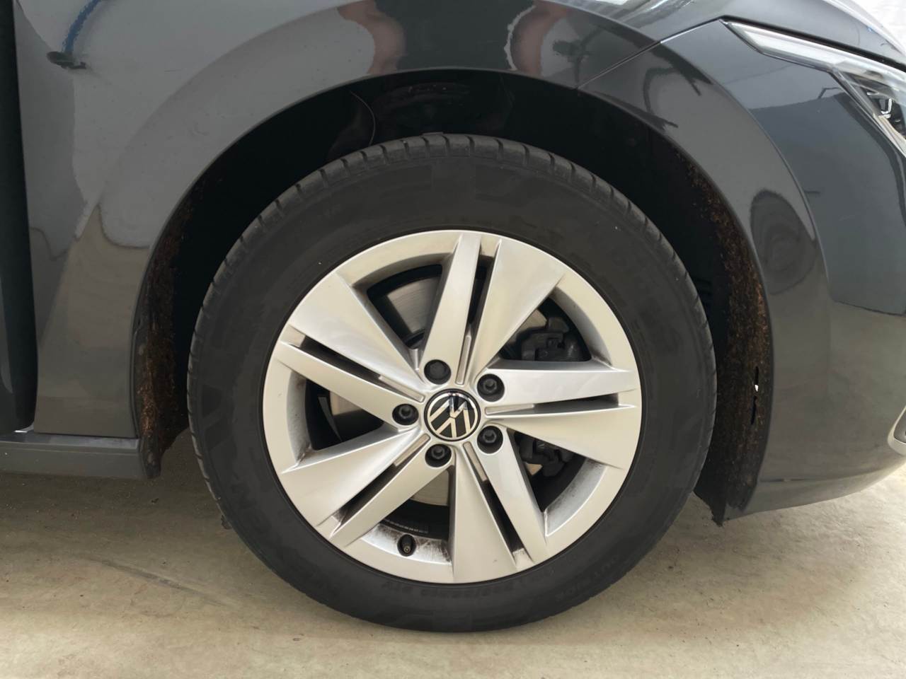 Volkswagen Golf-8 Var. 2.0 TDI Life KLIMAAUT LED PANO SHZ PDC 12