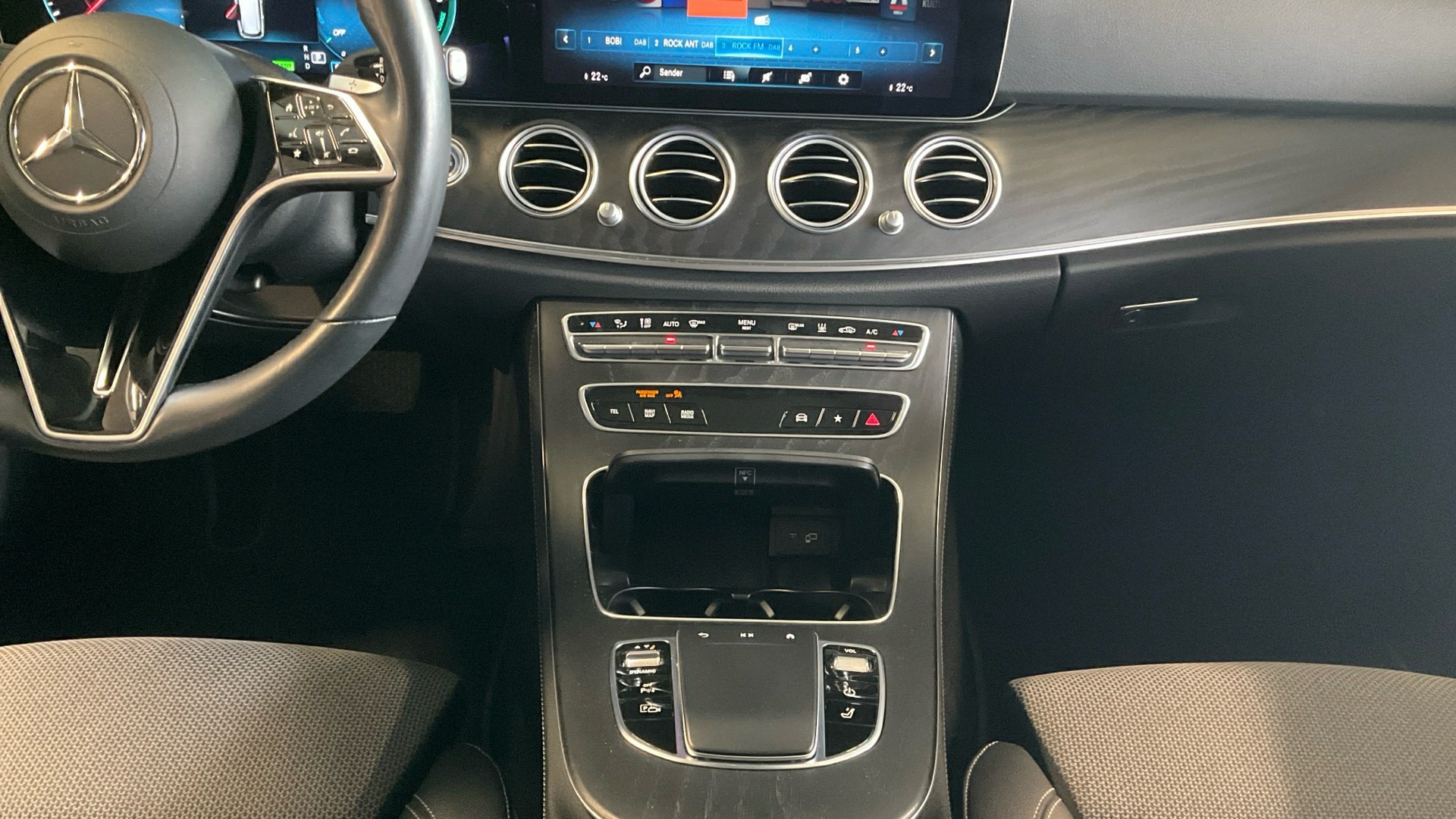 Mercedes-Benz E 300 T de NAVI KLIMAAUT LED PANO SHZ 10