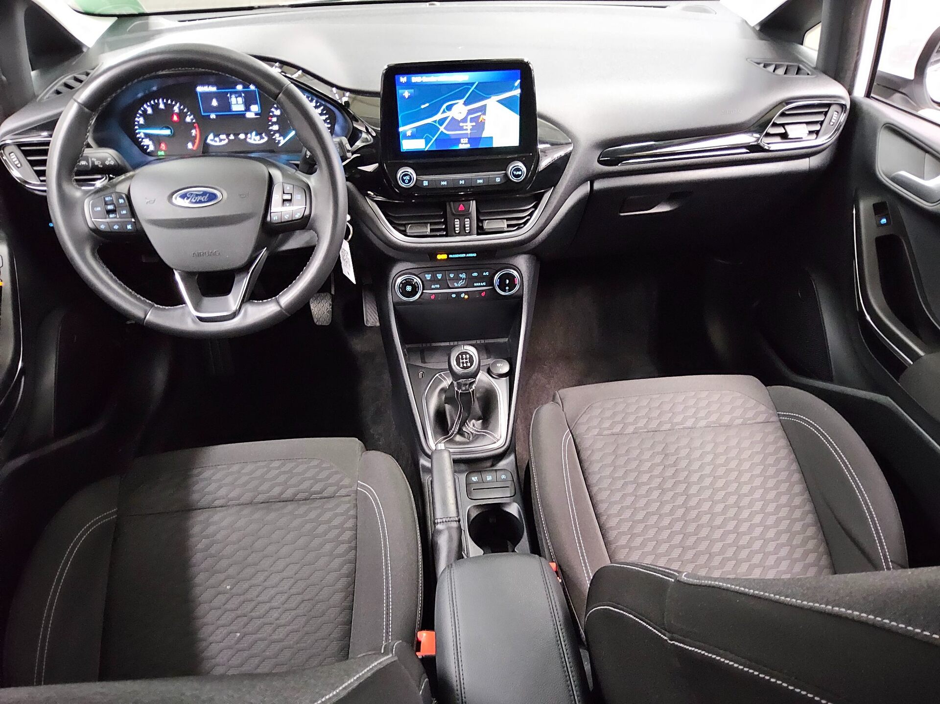 Ford Fiesta 1.1 Titanium Navi Shz PDC 5