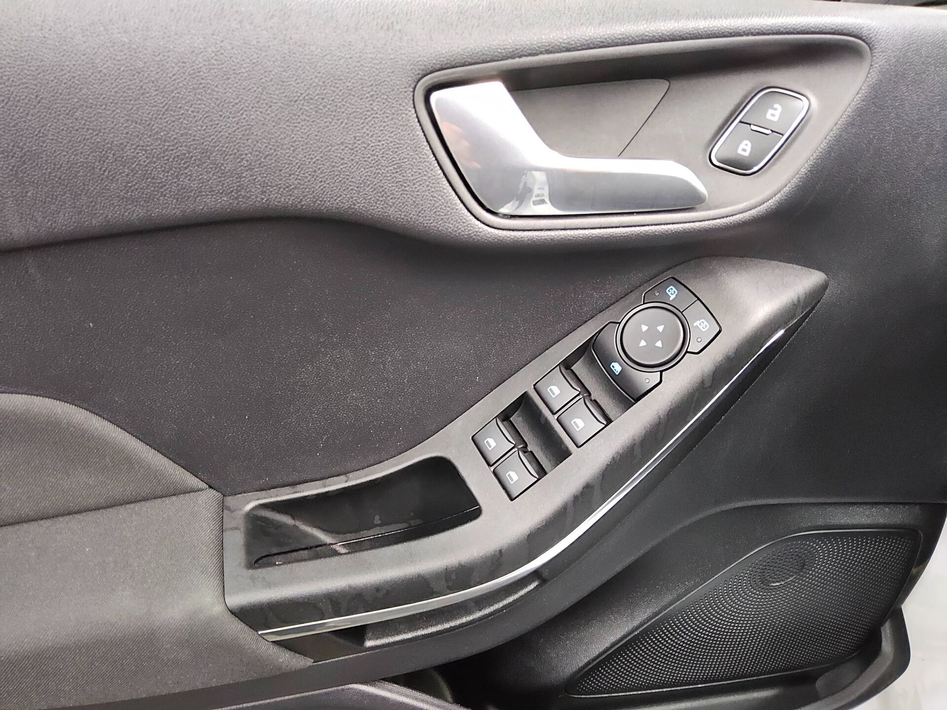 Ford Fiesta 1.1 Titanium Navi Shz PDC 9
