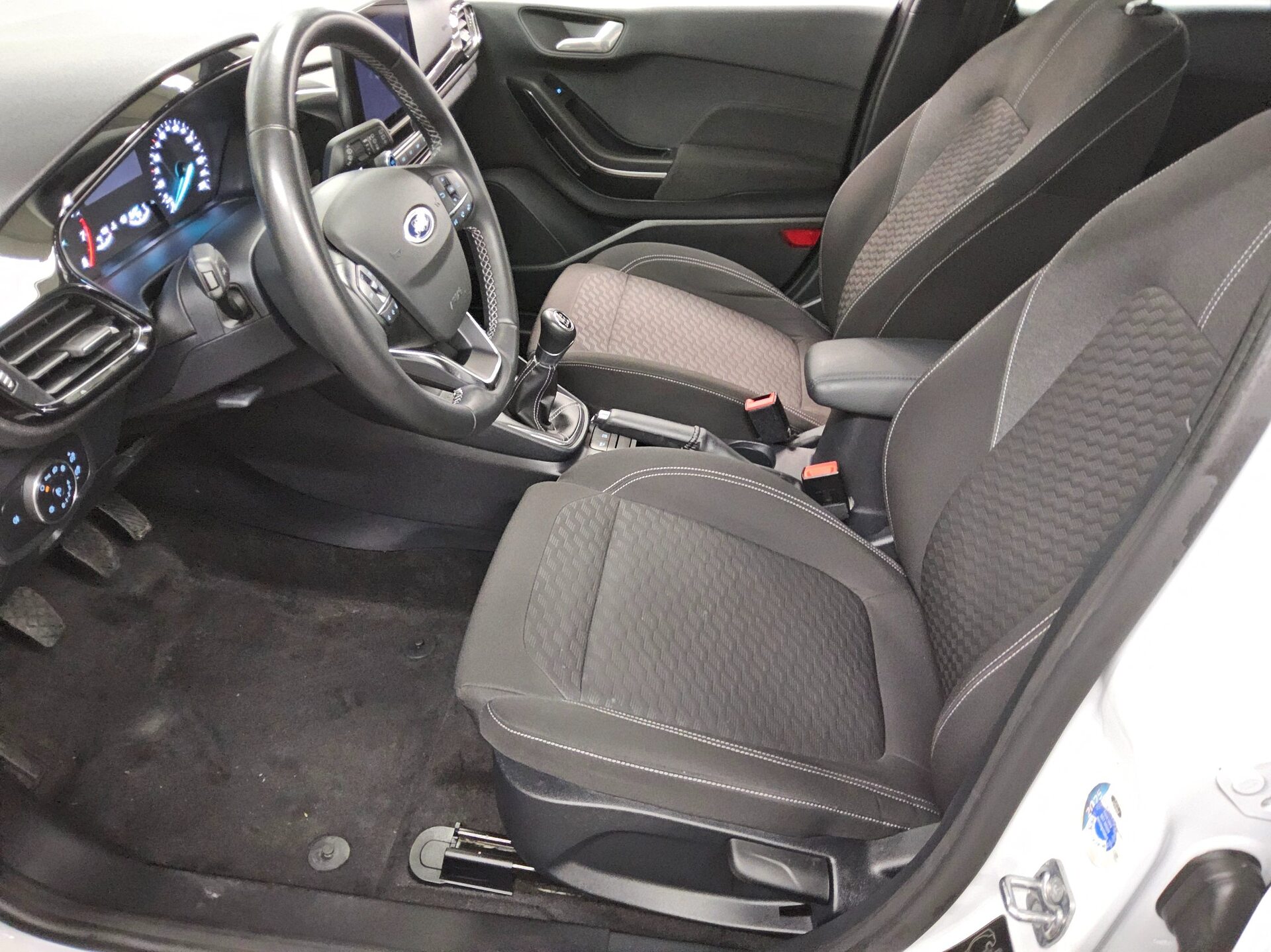 Ford Fiesta 1.1 Titanium Navi Shz PDC 8