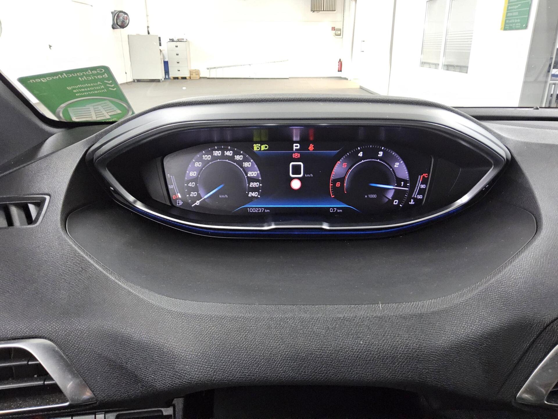 Peugeot 3008 1.5 BlueHDI Allure T-Leder Navi LED 360° 8
