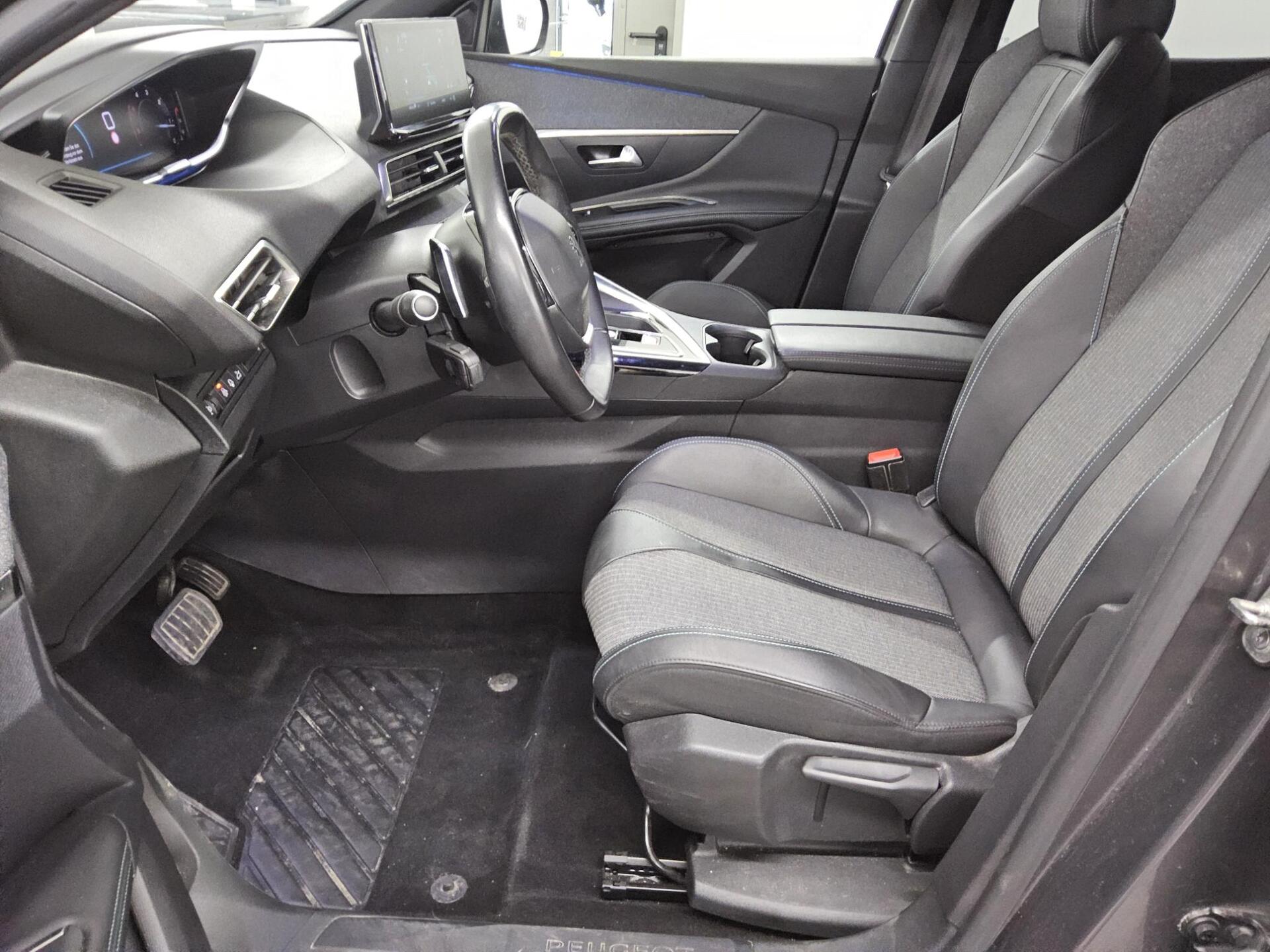 Peugeot 3008 1.5 BlueHDI Allure T-Leder Navi LED 360° 9
