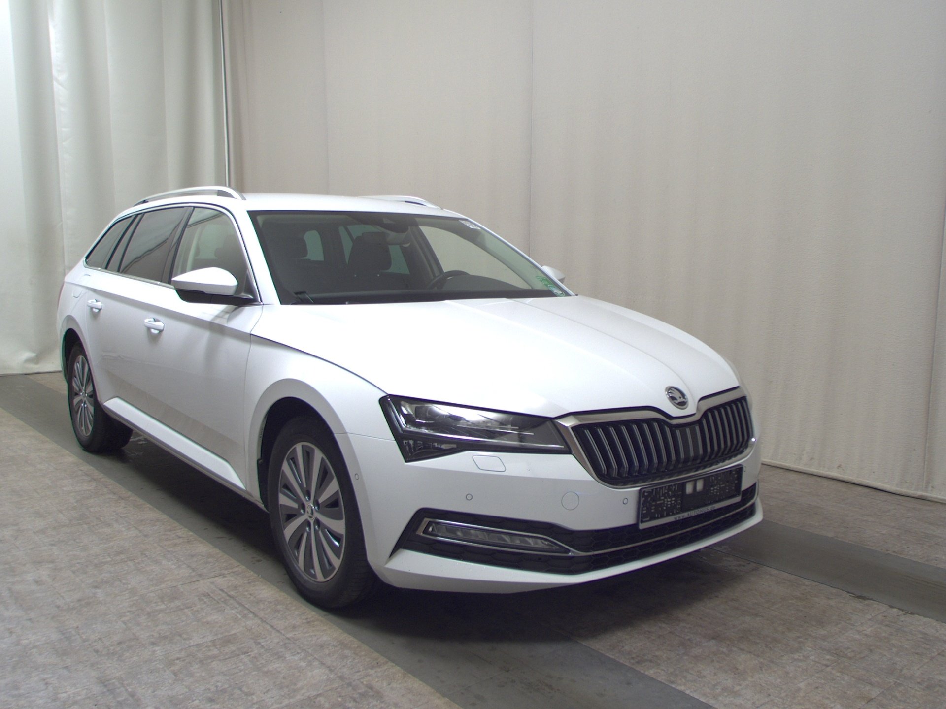 Skoda Superb Kombi 2.0 TDI Style Navi LED Shz vc RFK 3