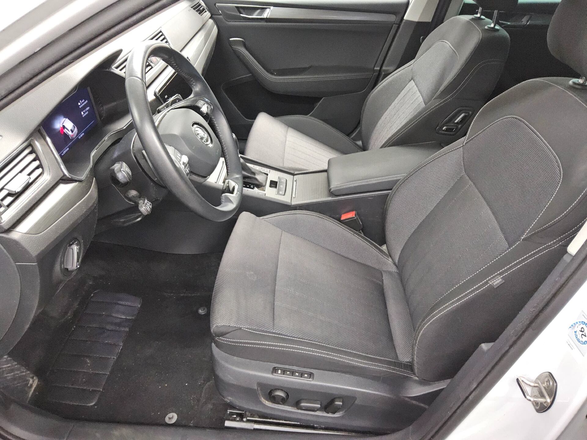Skoda Superb Kombi 2.0 TDI Style Navi LED Shz vc RFK 9