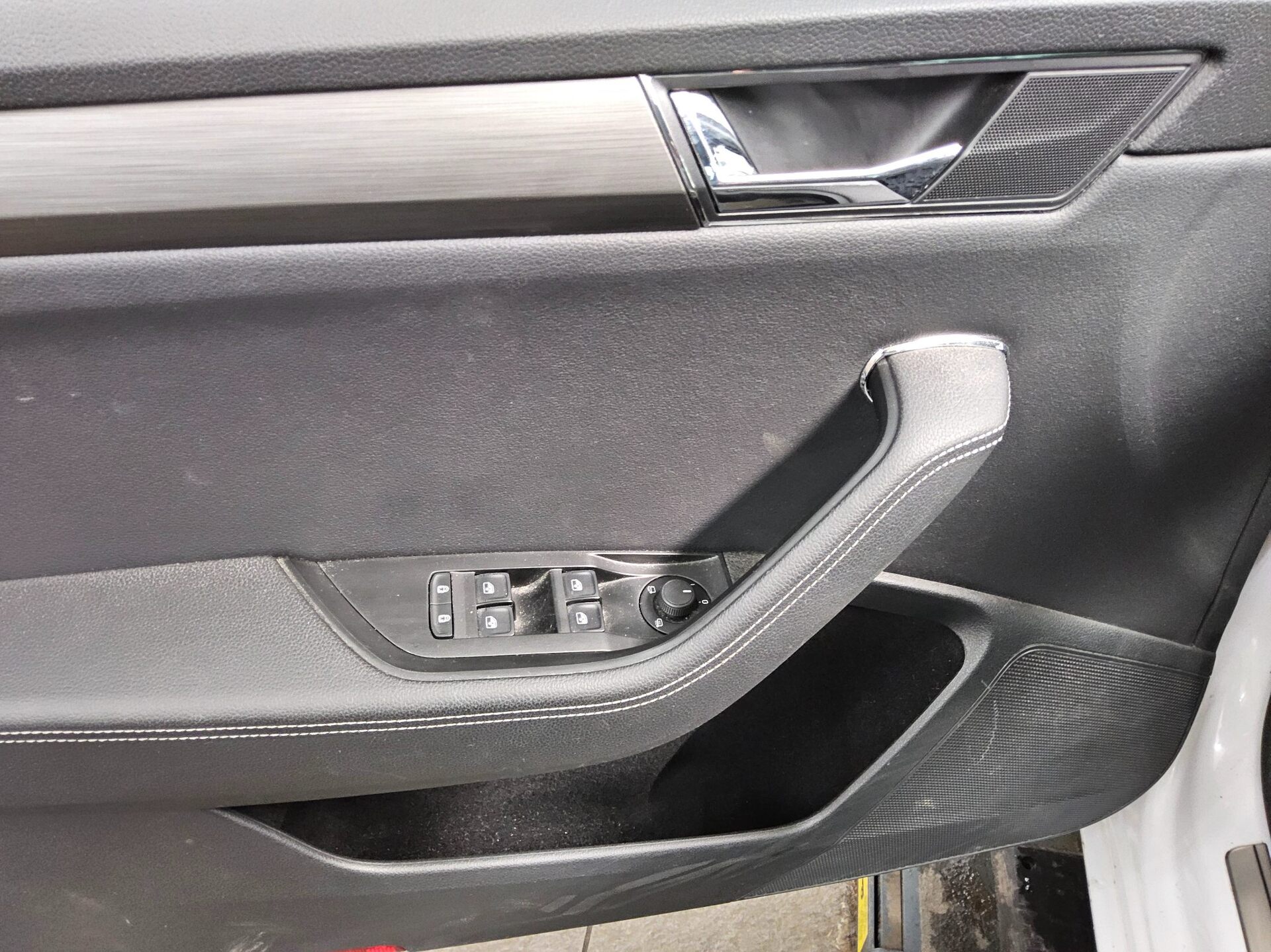 Skoda Superb Kombi 2.0 TDI Style Navi LED Shz vc RFK 10