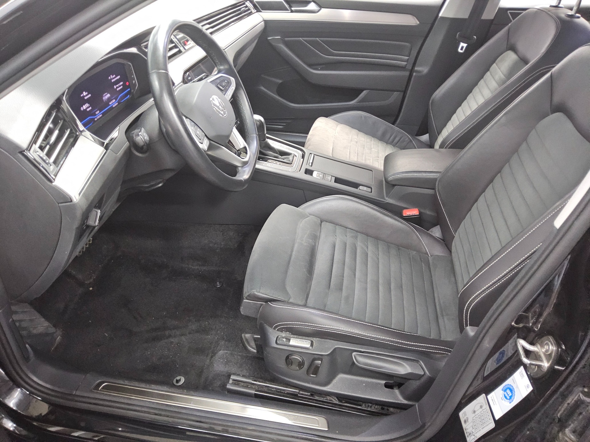 Volkswagen Passat Var. 2.0 TDI Elegance Navi LED AID Alcantara Shz el.Heck 360° 9