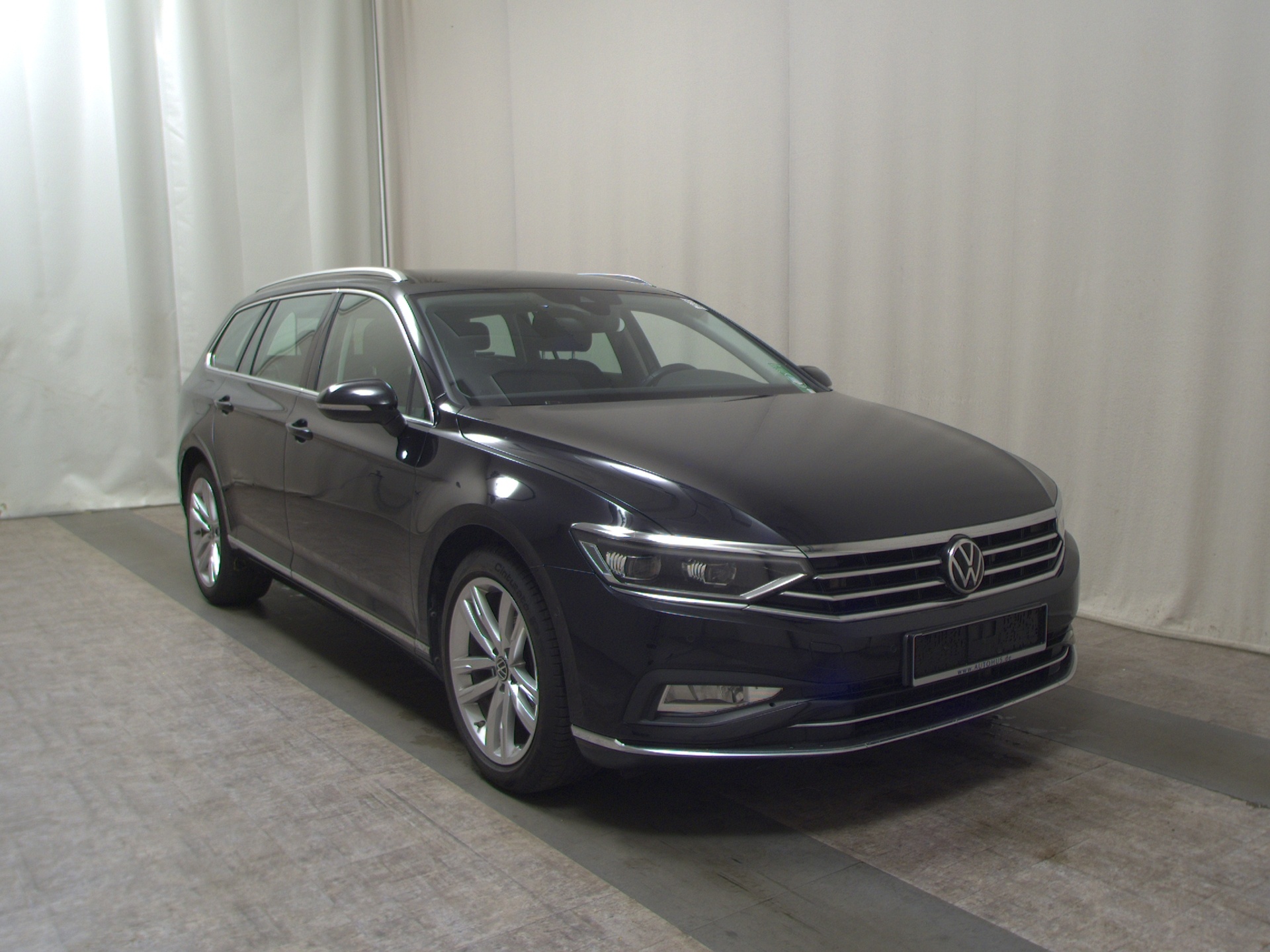 Volkswagen Passat Var. 2.0 TDI Elegance Navi LED AID Alcantara Shz el.Heck 360° 3