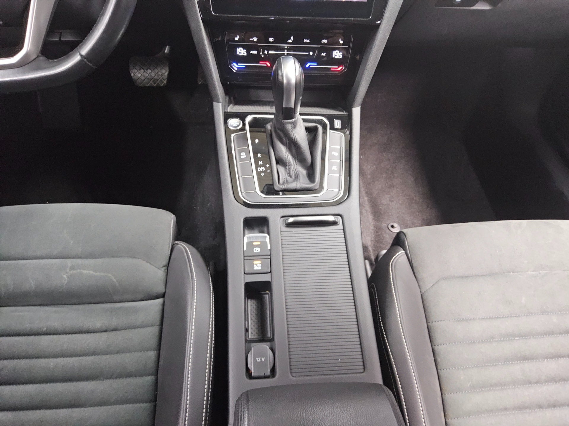 Volkswagen Passat Var. 2.0 TDI Elegance Navi LED AID Alcantara Shz el.Heck 360° 6