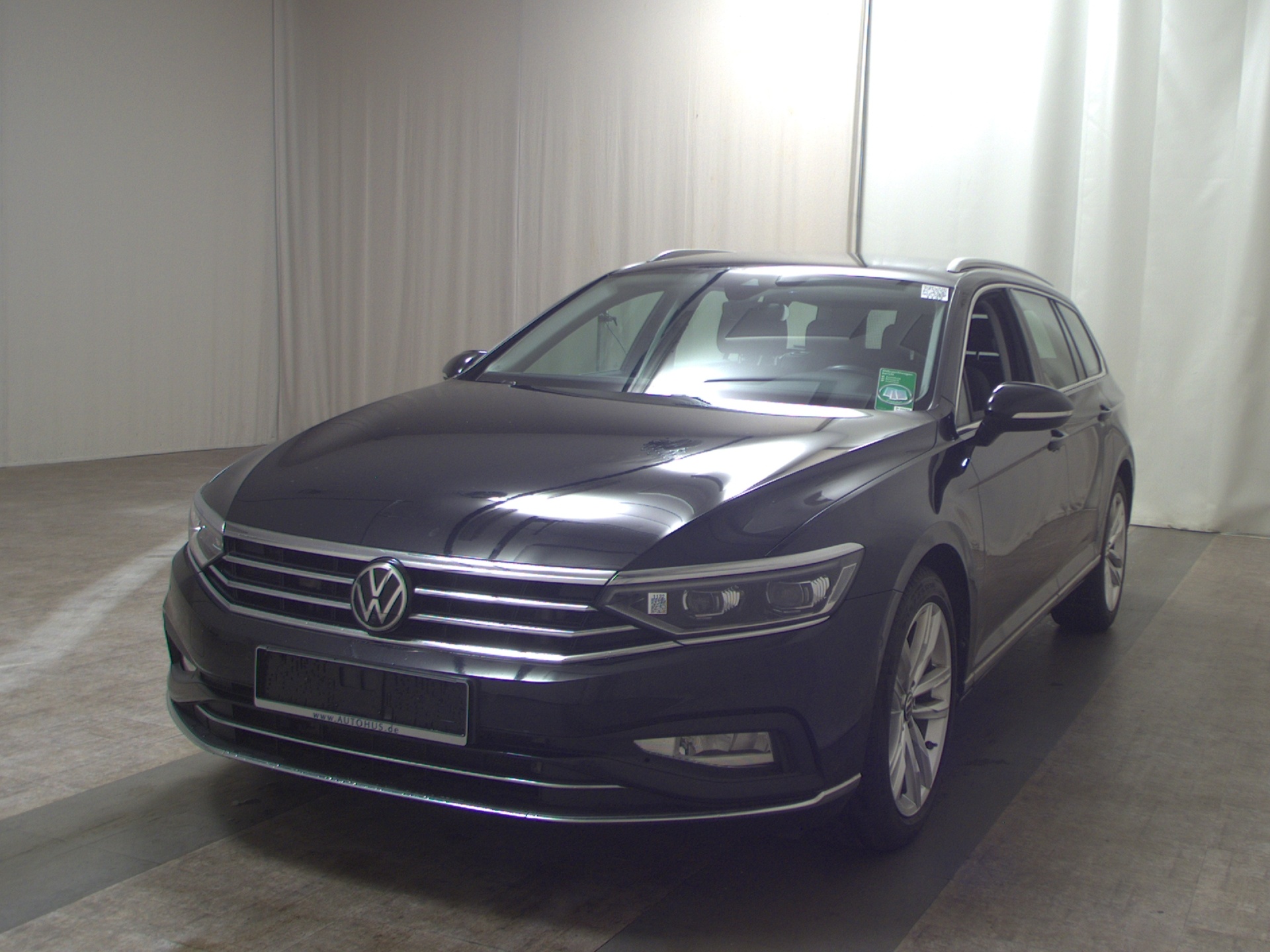 Volkswagen Passat Var. 2.0 TDI Elegance Navi LED AID Alcantara Shz el.Heck 360° 2