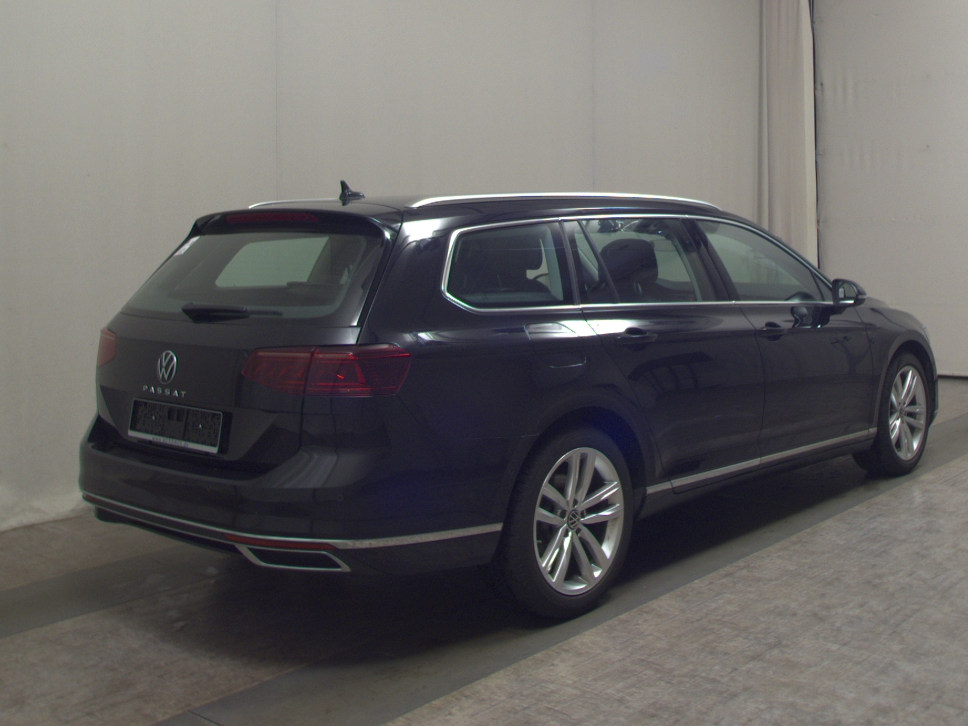 Volkswagen Passat Var. 2.0 TDI Elegance Navi LED AID Alcantara Shz el.Heck 360° 4
