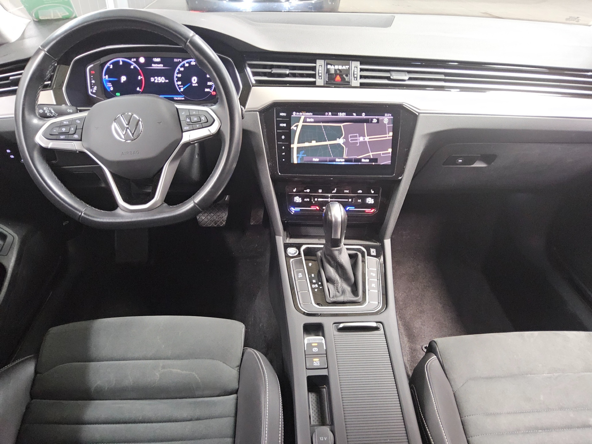 Volkswagen Passat Var. 2.0 TDI Elegance Navi LED AID Alcantara Shz el.Heck 360° 5