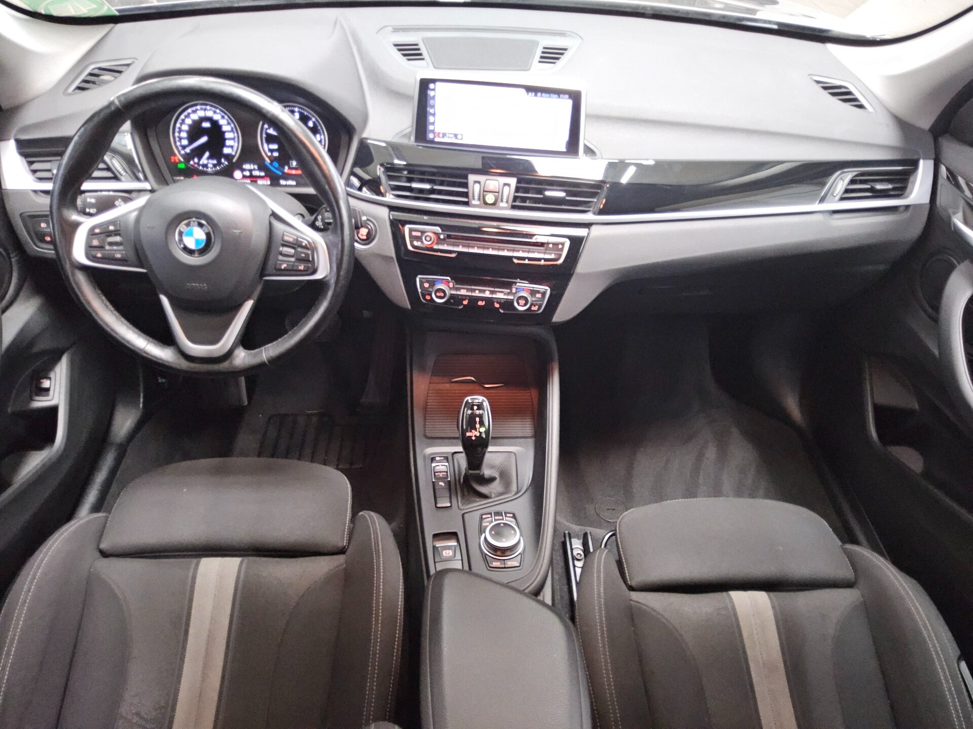 BMW X1 sDrive20d Advantage Navi Shz el.Heck AHK RFK 5