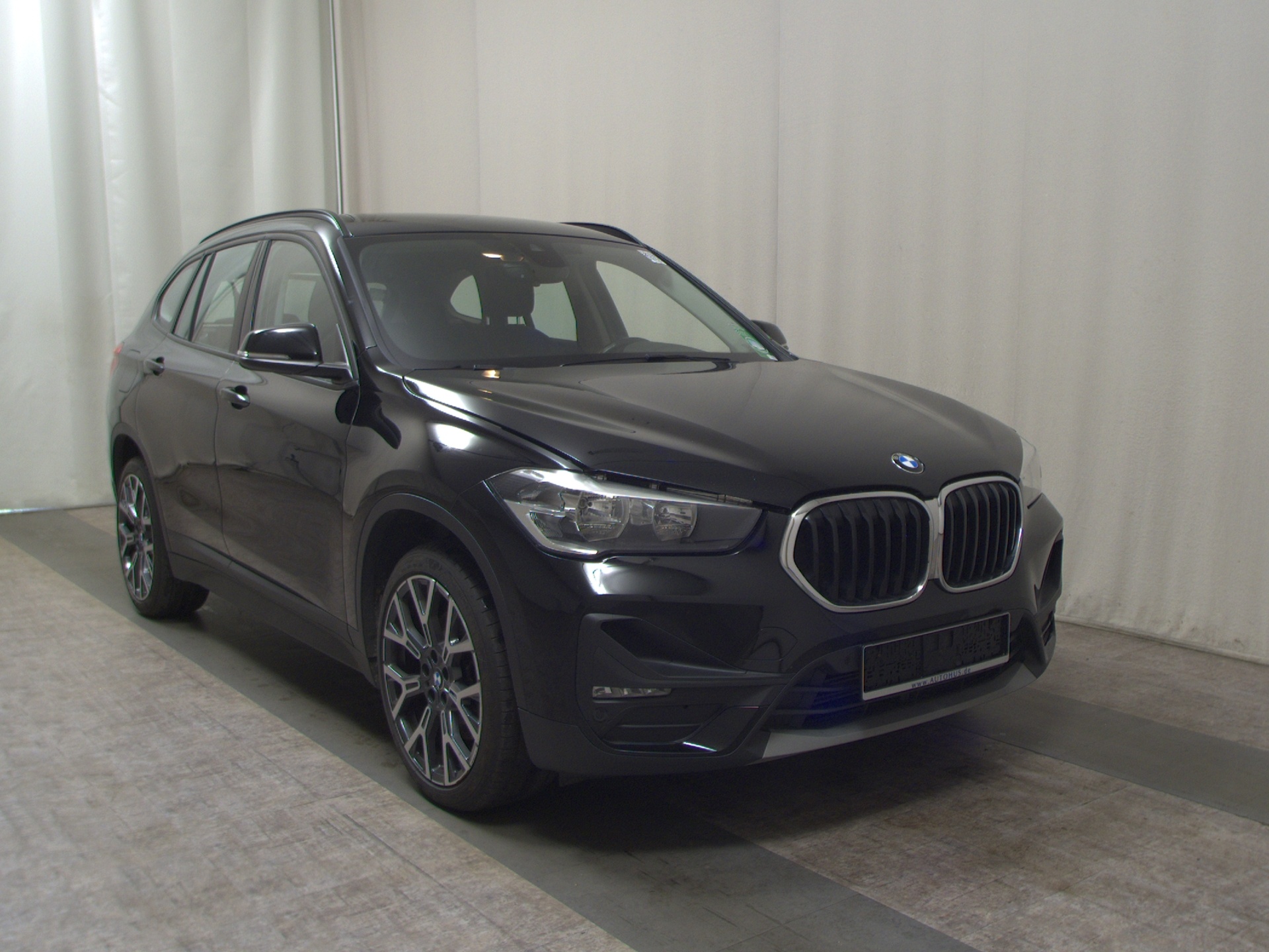 BMW X1 sDrive20d Advantage Navi Shz el.Heck AHK RFK 3