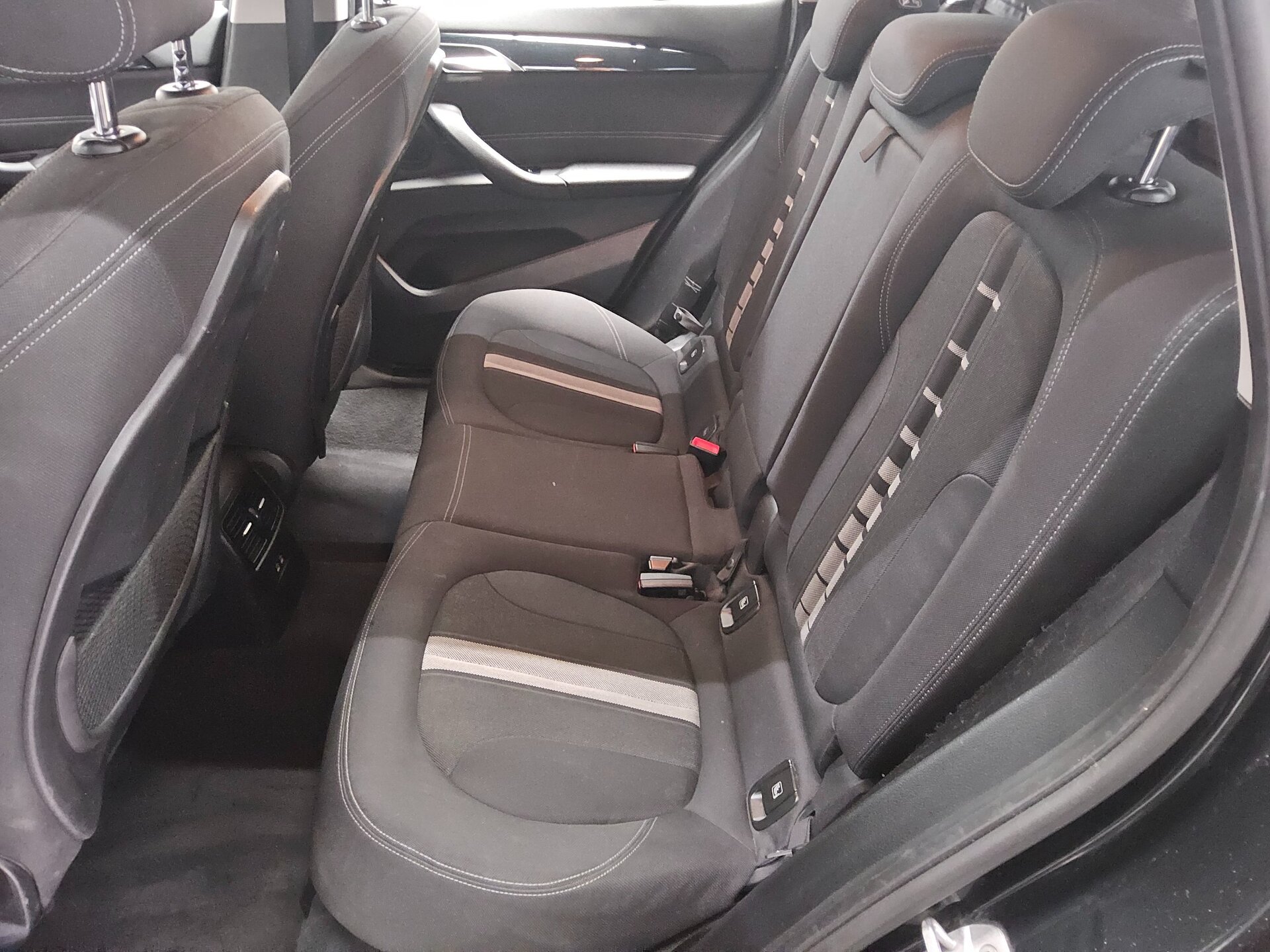 BMW X1 sDrive20d Advantage Navi Shz el.Heck AHK RFK 13