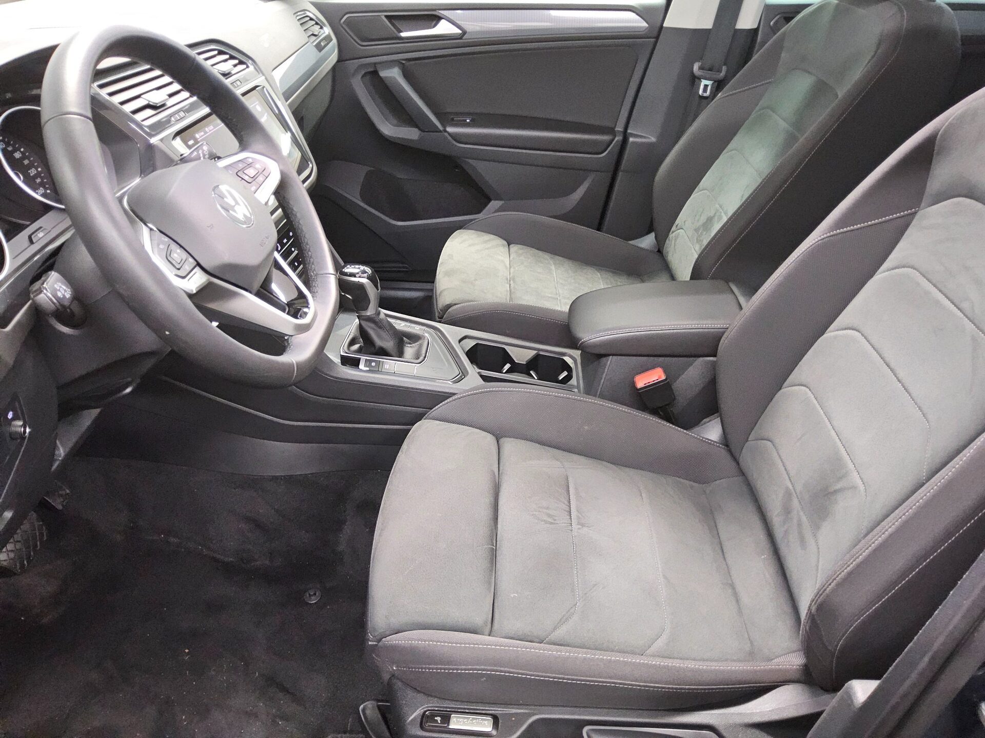 Volkswagen Tiguan 2.0 TDI Life Navi Matrix HuD Pano RfK 8