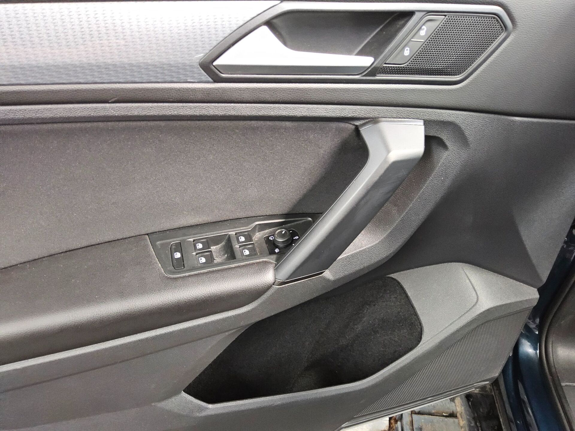 Volkswagen Tiguan 2.0 TDI Life Navi Matrix HuD Pano RfK 9