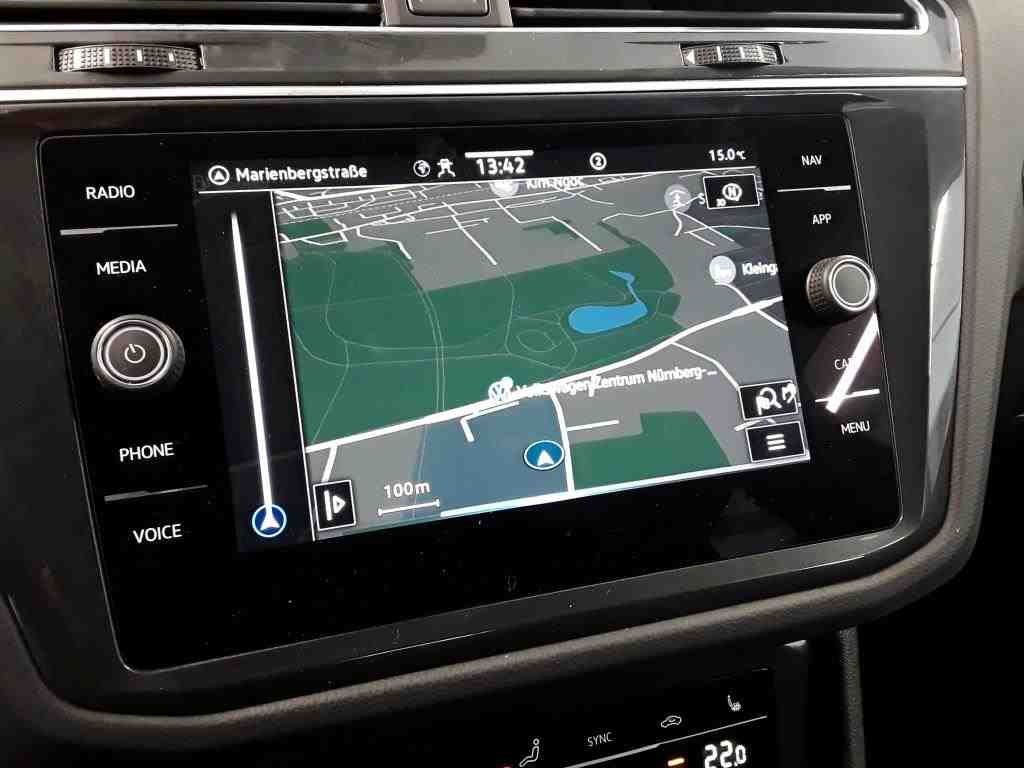 Volkswagen Tiguan 2.0 TDI Life Navi LED AHK ACC 9