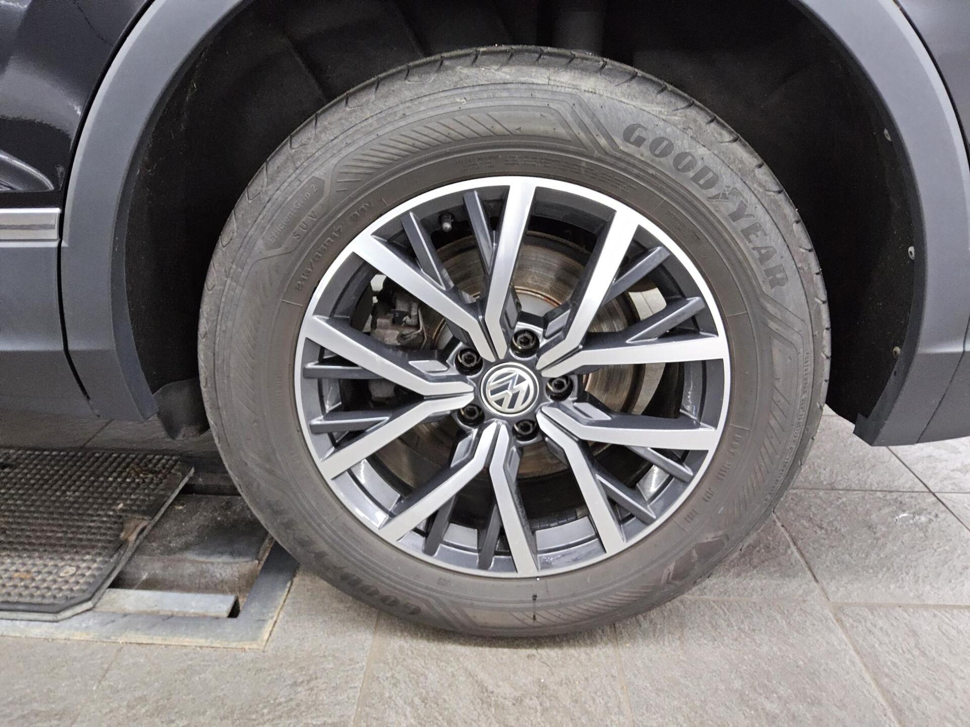 Volkswagen Tiguan 2.0 TDI 4M Comf. Navi AID RFK ACC Massage 11