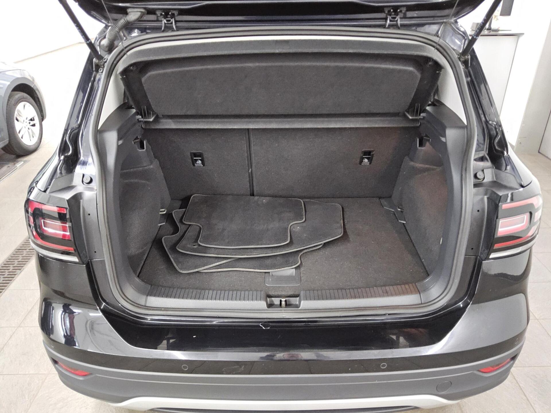 Volkswagen T-Cross 1.0 TSI Life Navi AID PDC ACC 12