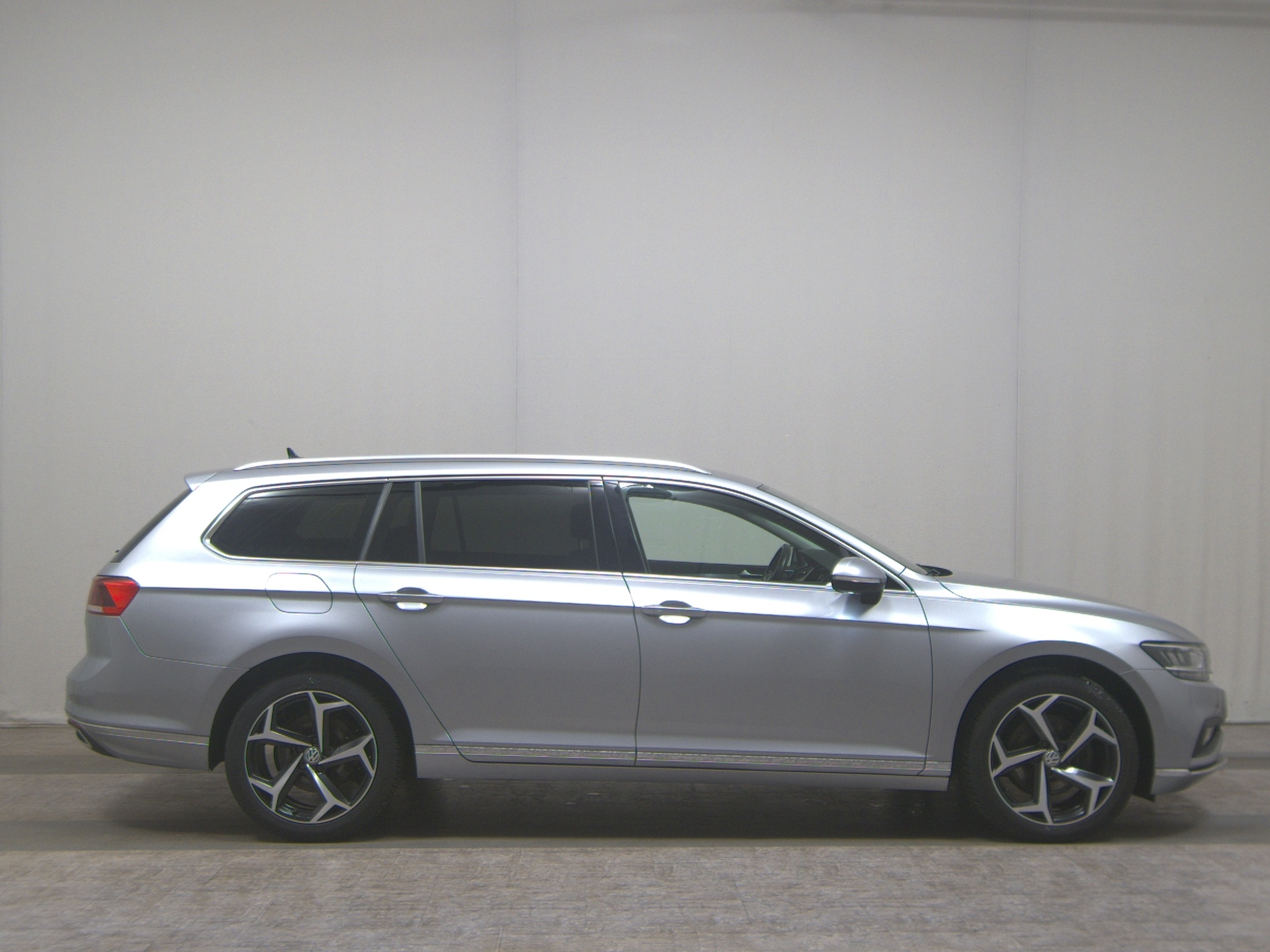 Volkswagen Passat Var. 1.5 TSI Elegance T-Leder Navi DC LED