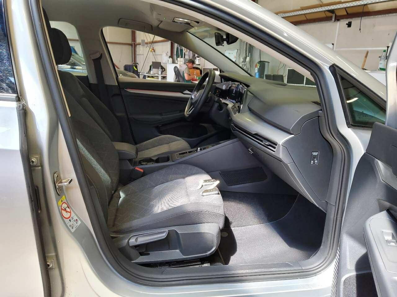 Volkswagen Golf-8 Var. 2.0 TDI Life Navi LED DC AHK Shz 3