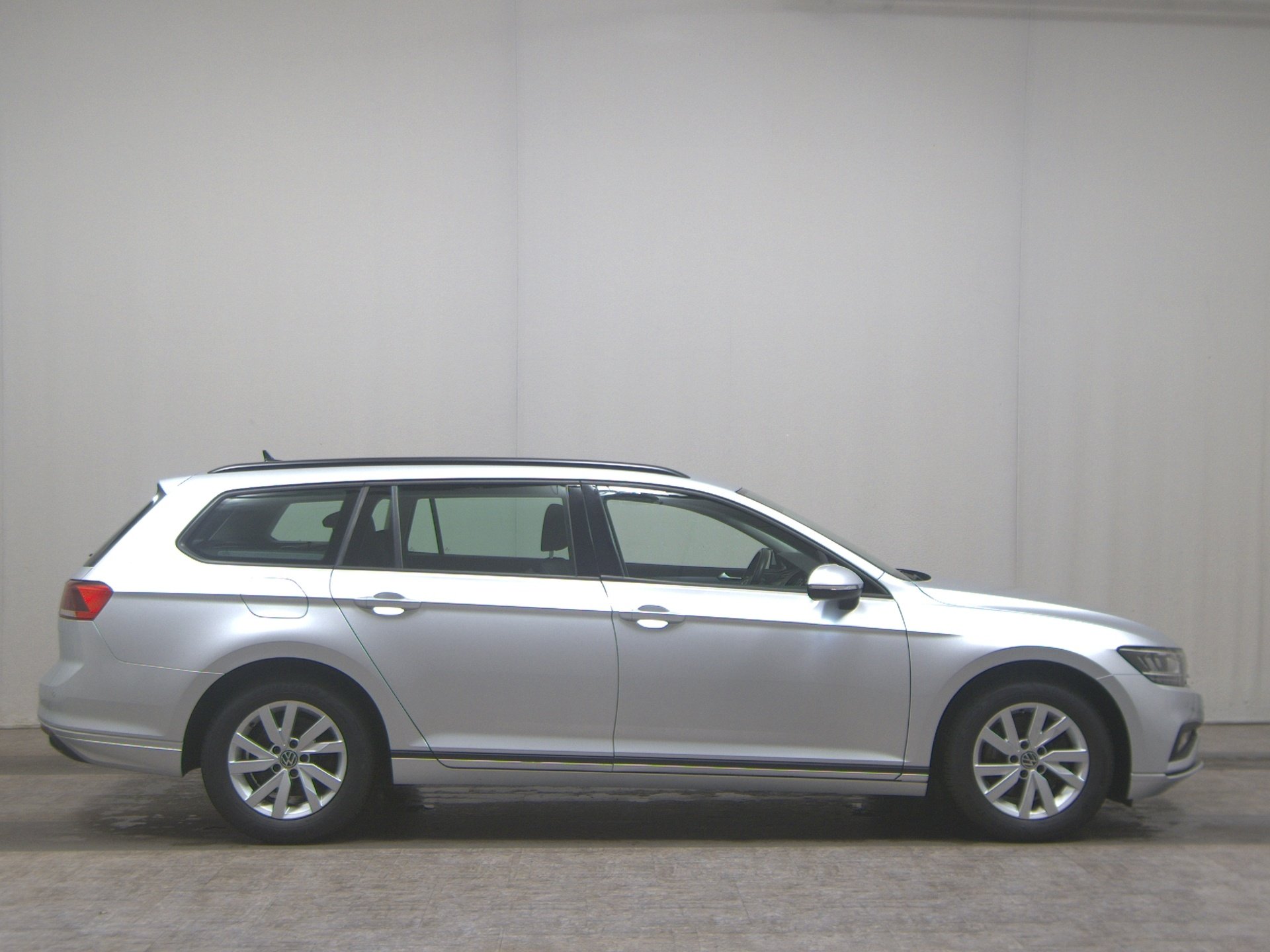 Volkswagen Passat Var. 2.0 TDI Navi LED RFK ACC SHZ