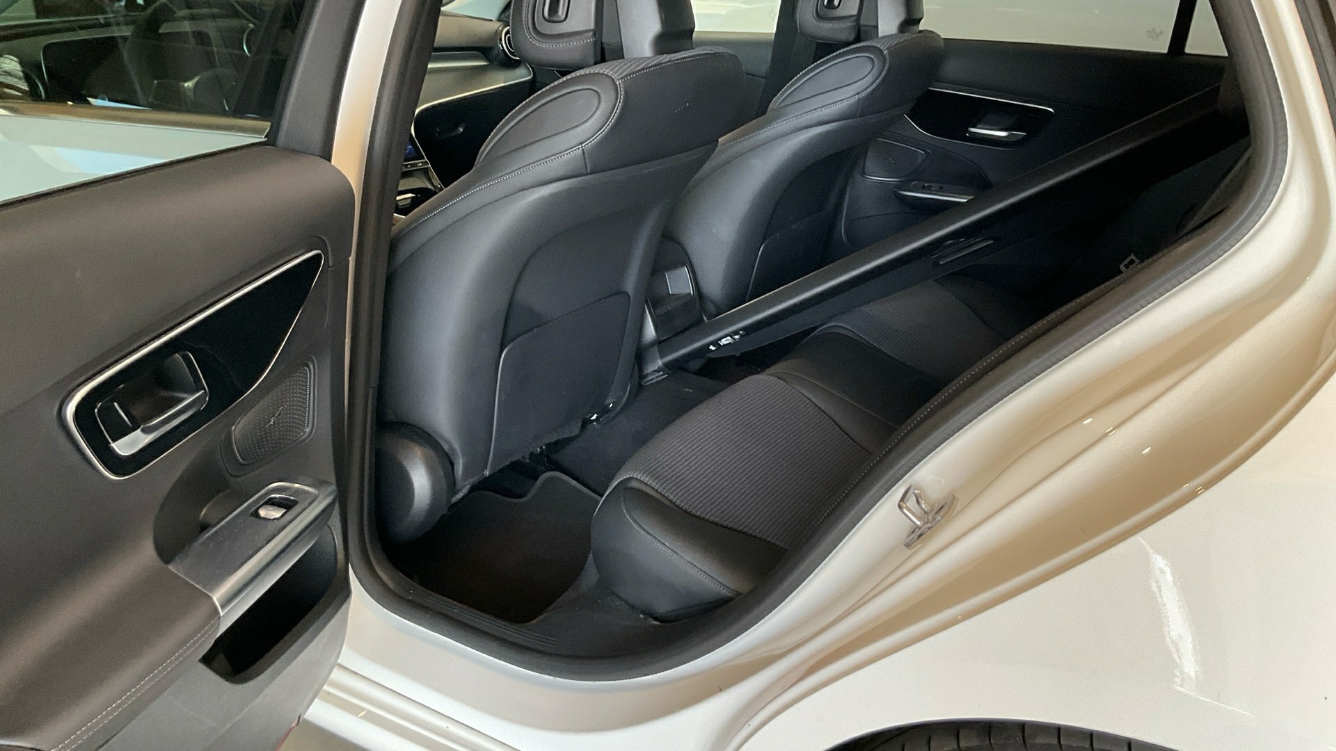 Mercedes-Benz C 200 T d Avantgarde T-Leder Navi LED MBUX RFK 7