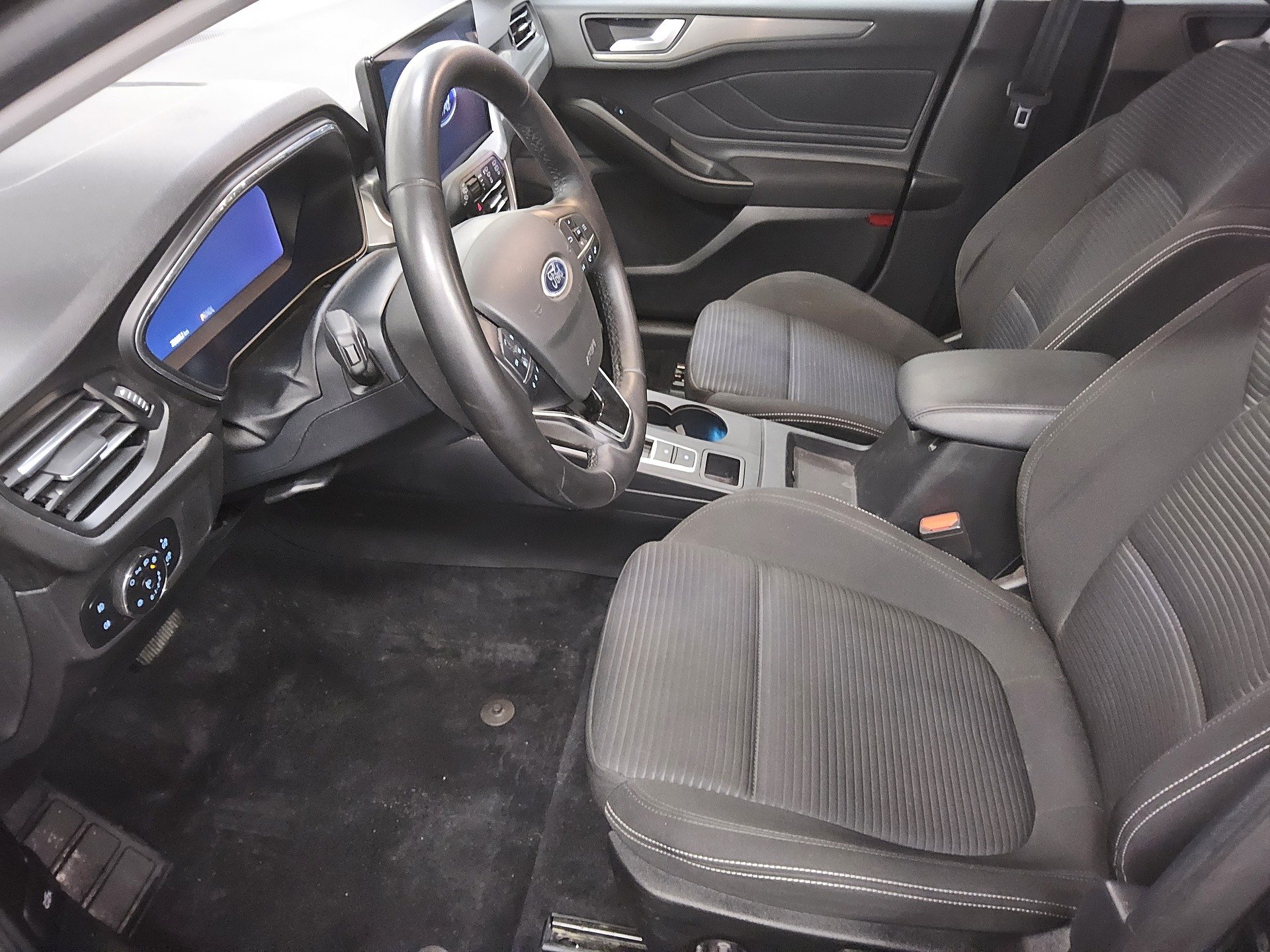 Ford Focus Turnier 1.5 EB Titanium X Navi LED RFK DC 9
