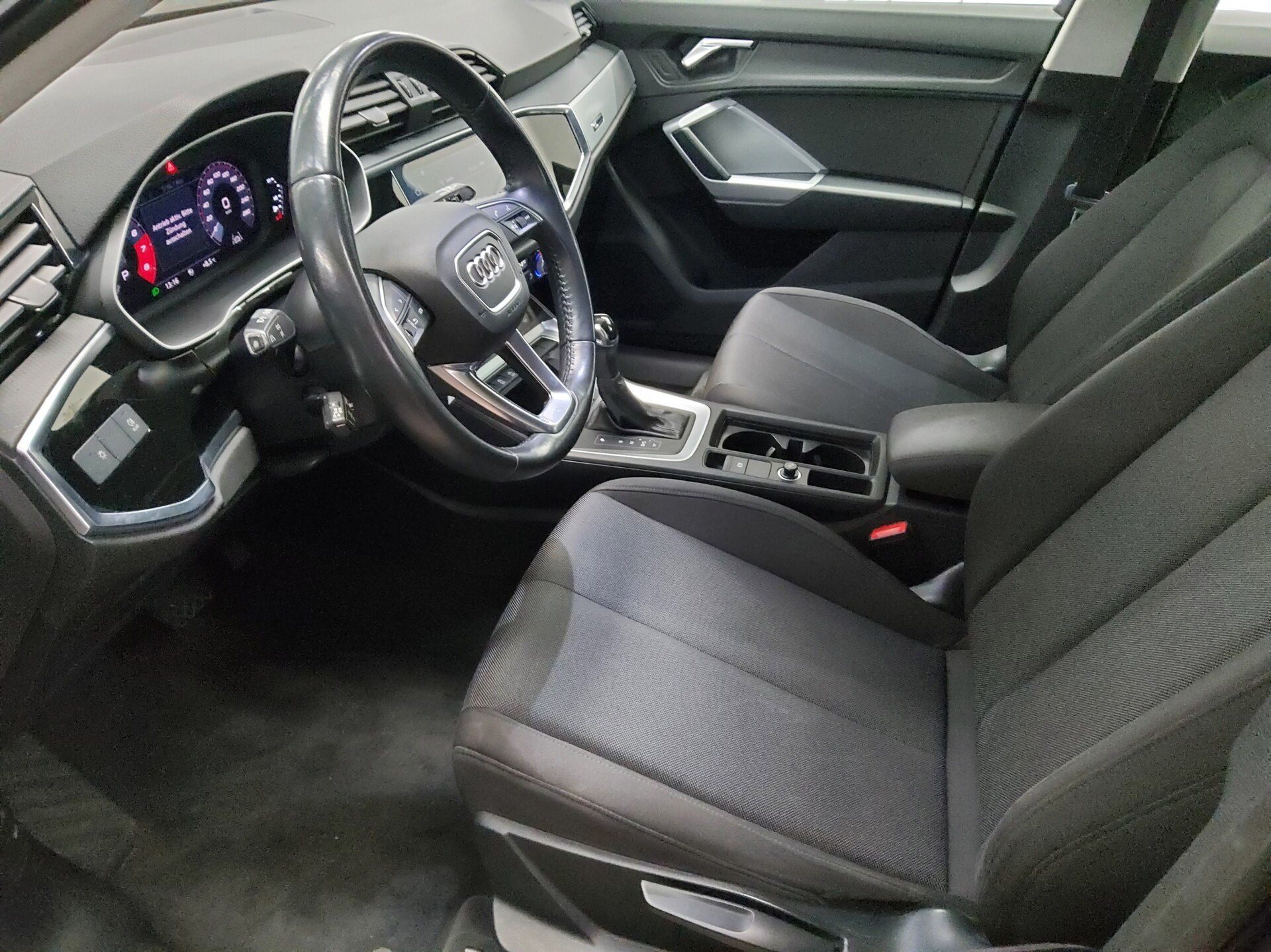 Audi Q3 35 TFSI Navi vc LED ACC PDC SHZ 9