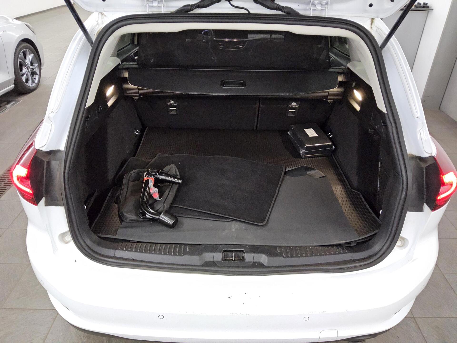 Ford Focus Turnier 1.5 EB Titanium Navi LED AHK RFK ACC 11