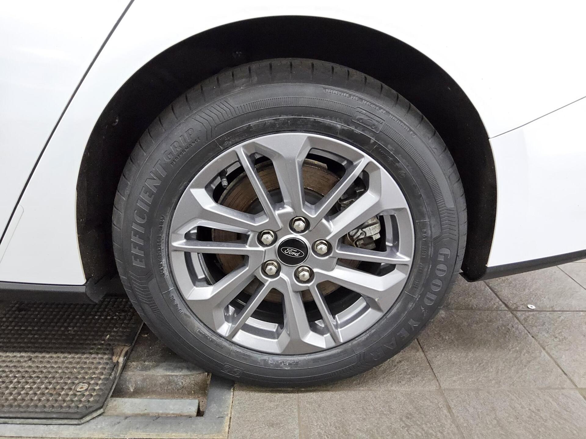 Ford Focus Turnier 1.5 EB Titanium Navi LED AHK RFK ACC 10