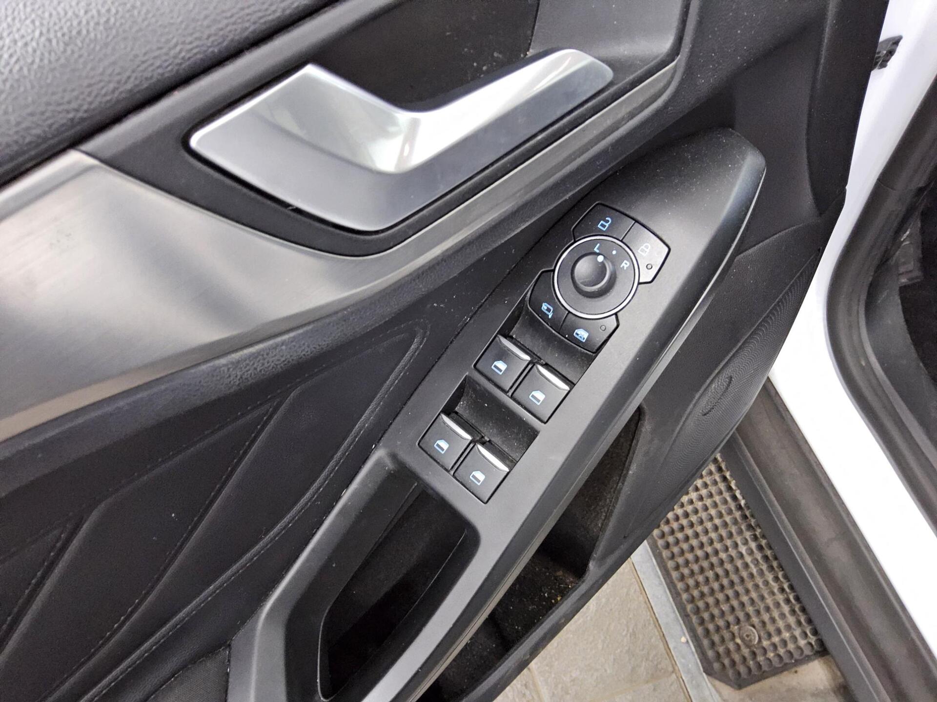 Ford Focus Turnier 1.5 EB Titanium Navi LED AHK RFK ACC 9