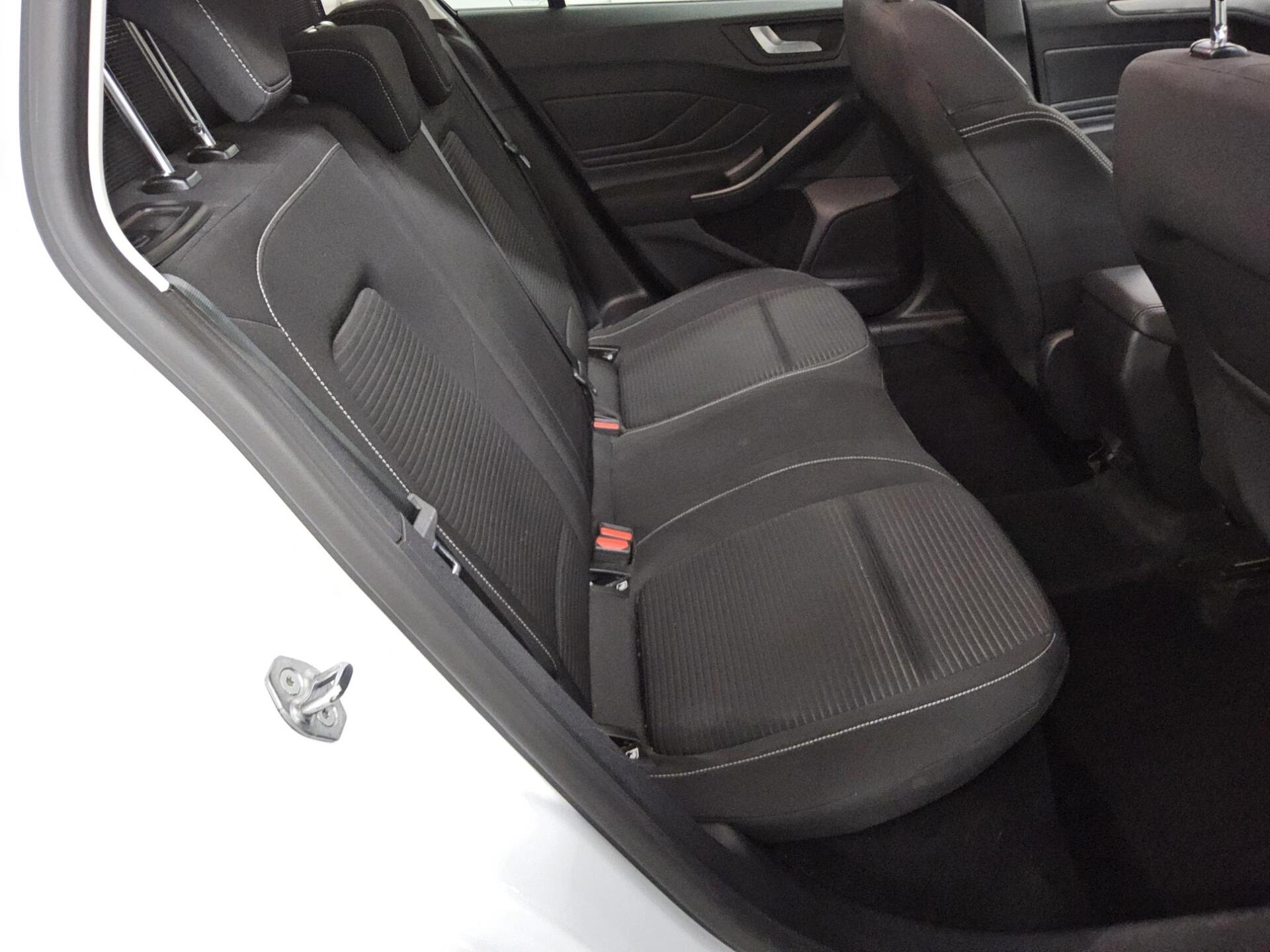 Ford Focus Turnier 1.5 EB Titanium Navi LED AHK RFK ACC 13