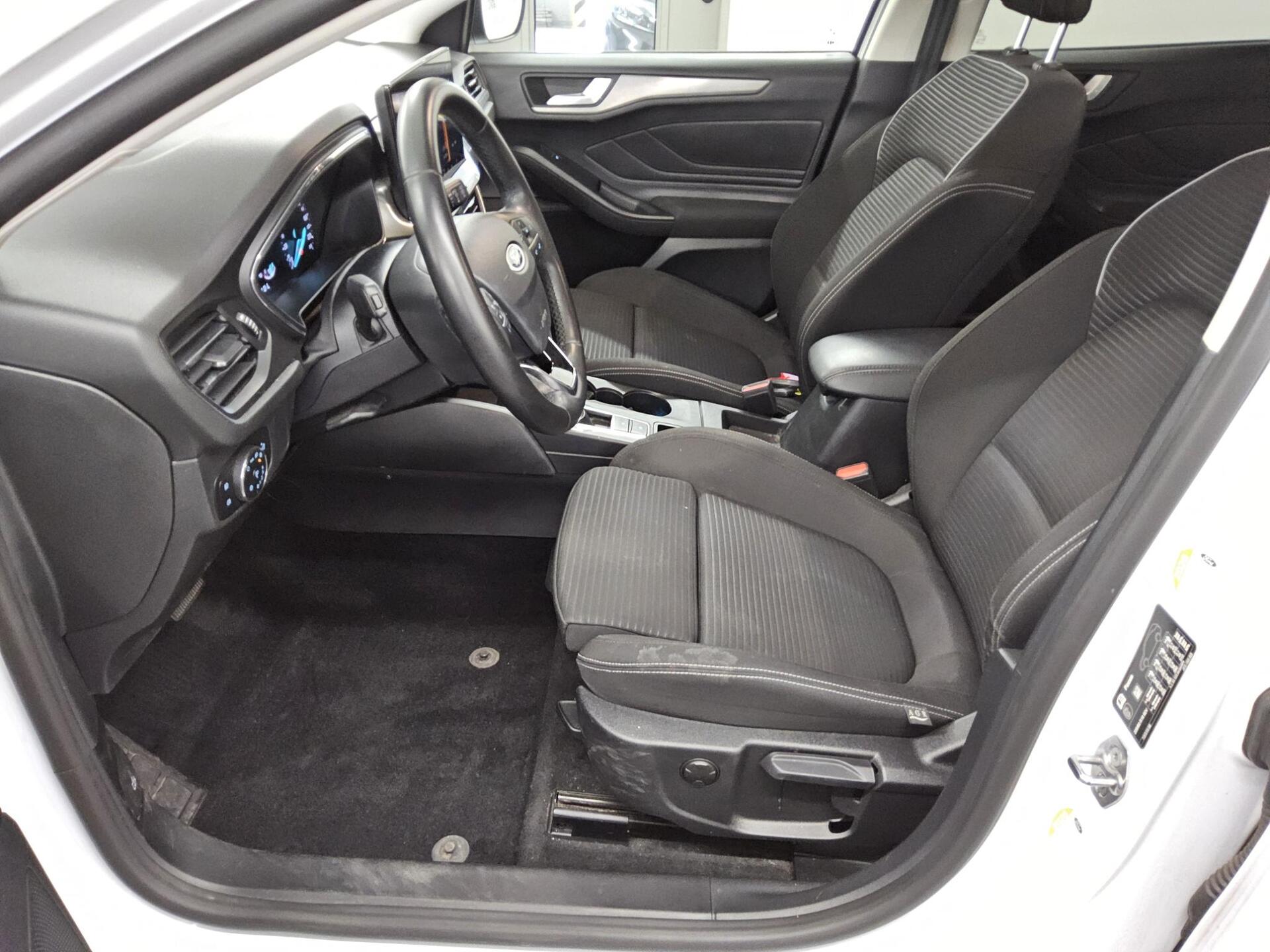 Ford Focus Turnier 1.5 EB Titanium Navi LED AHK RFK ACC 8