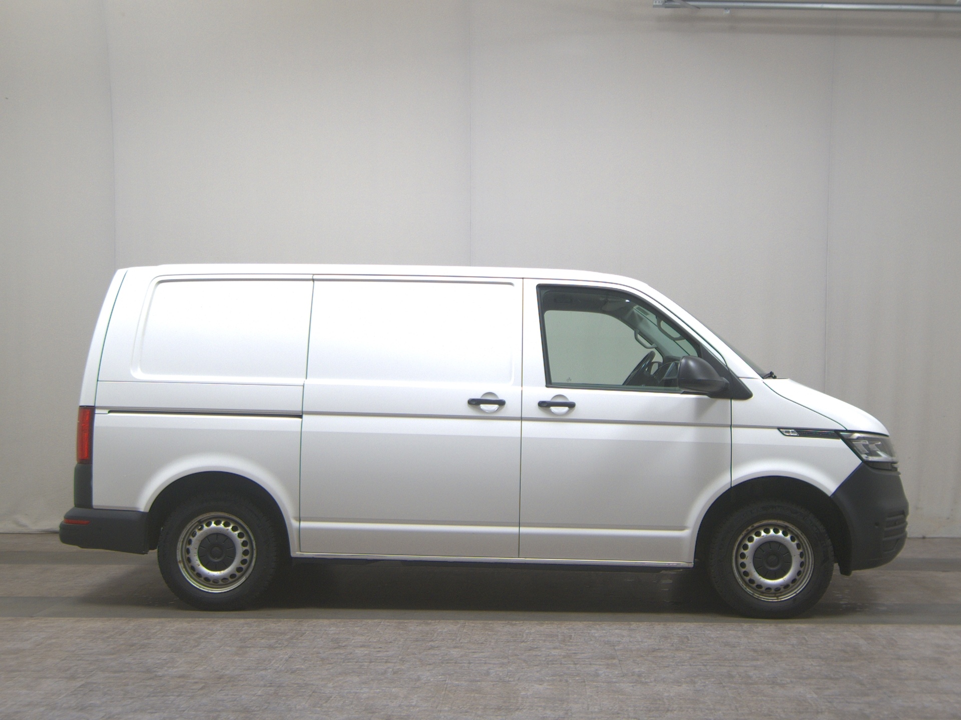 Volkswagen T6.1 2.0 TDI 4M 3-Sitze Navi LED Regale RfK ACC