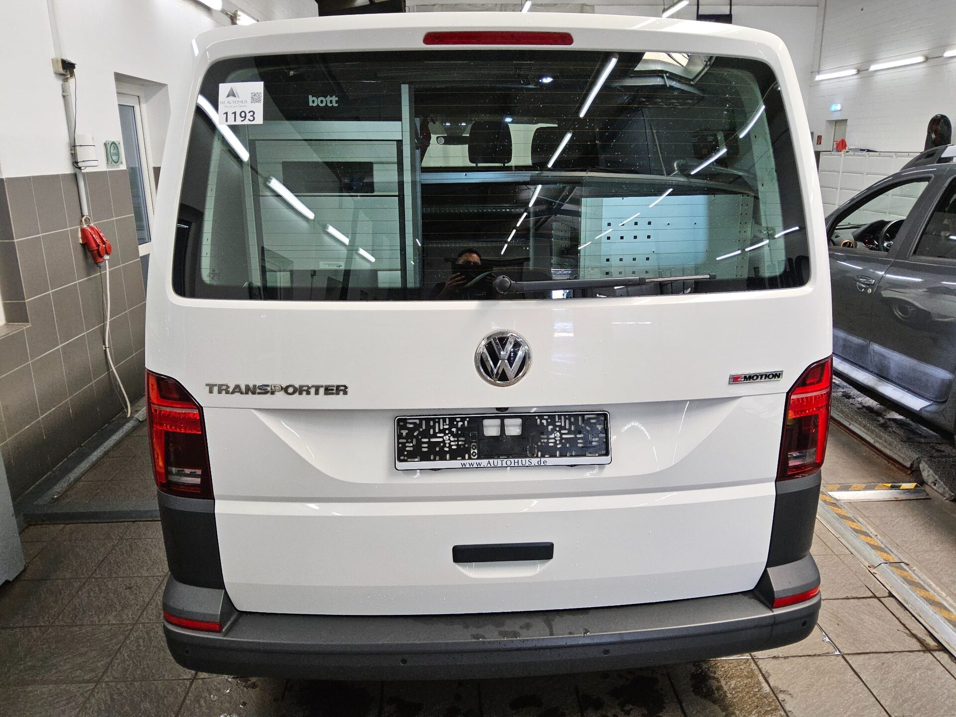 Volkswagen T6.1 2.0 TDI 4M 3-Sitze Navi LED Regale RfK ACC 10