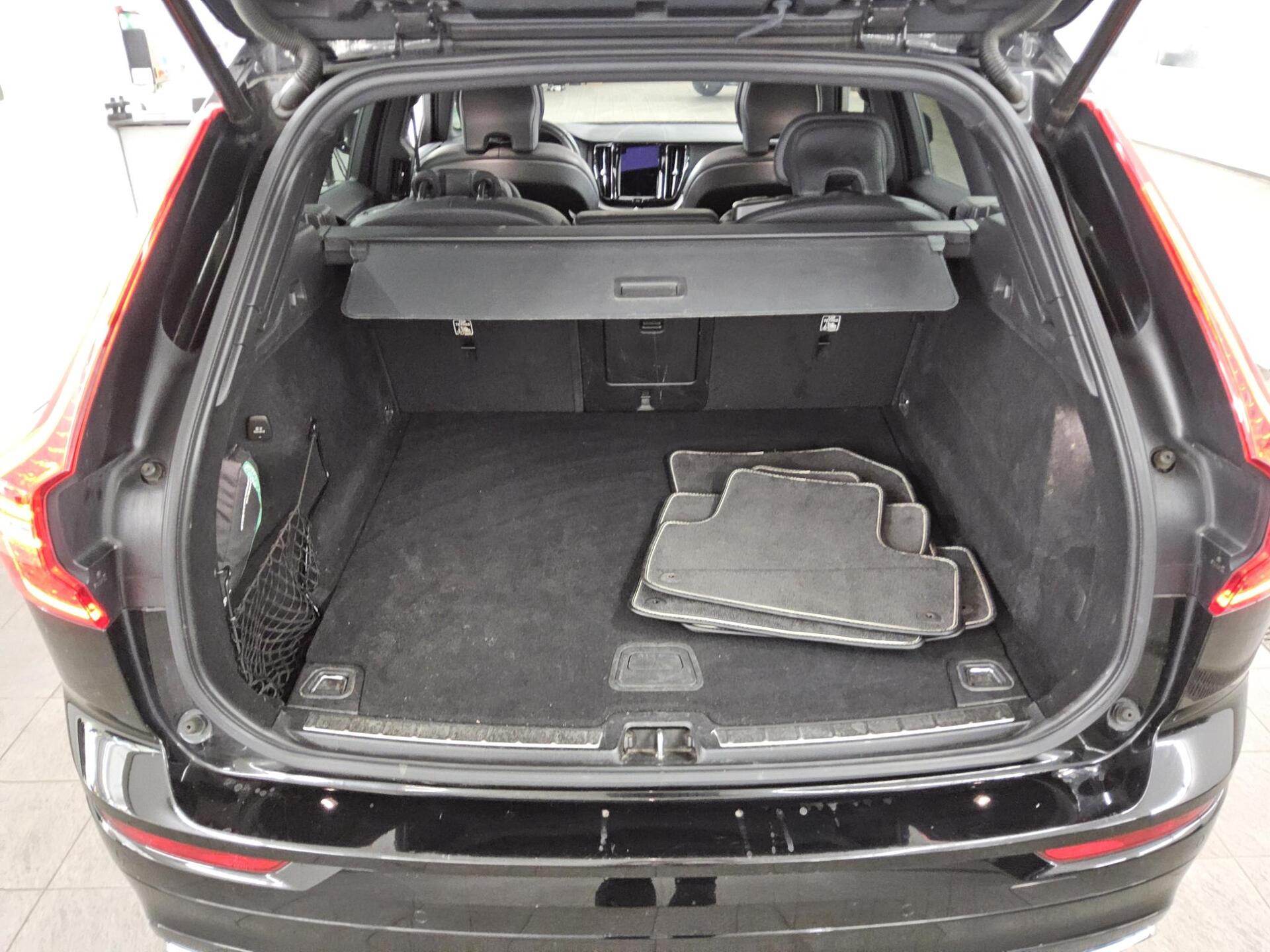 Volvo XC60 B5 D AWD R-Design Navi LED Pano HuD 360° 9
