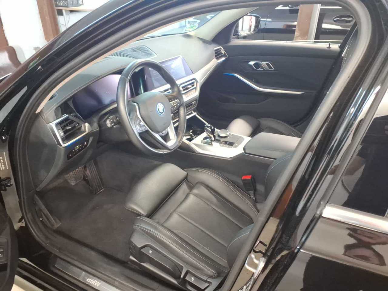 BMW 330e Touring xDr Luxury-Line LED SPORTSITZE SHZ HUD PDC 5