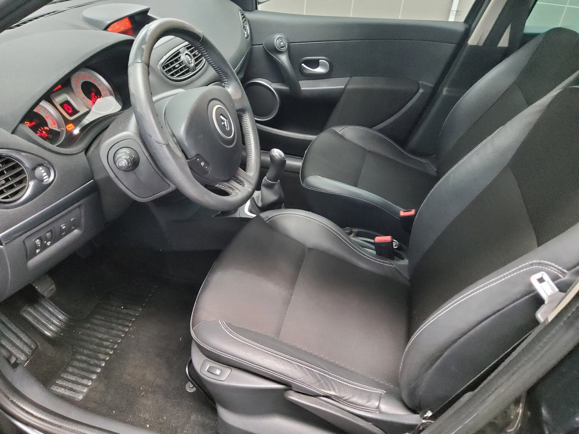 Renault Clio 1.2 16V Exception T-Leder PDC CD Klima 8