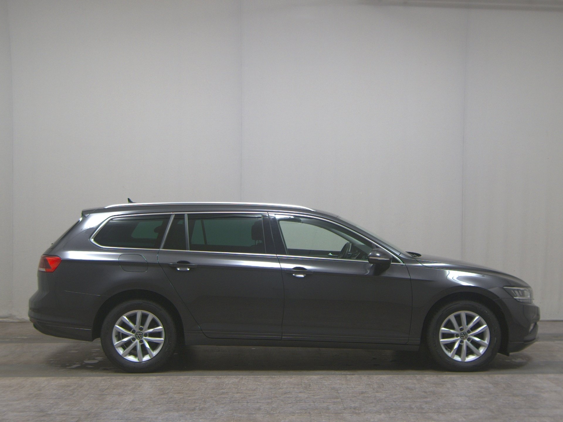 Volkswagen Passat Var. 2.0 TDI Business Navi LED AID RfK