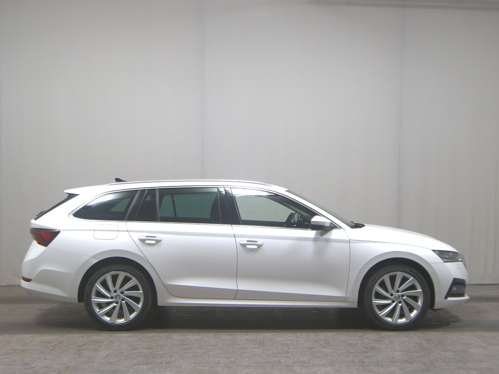 Skoda Octavia Kombi 2.0 TSI 4x4 Style Navi LED vc HuD