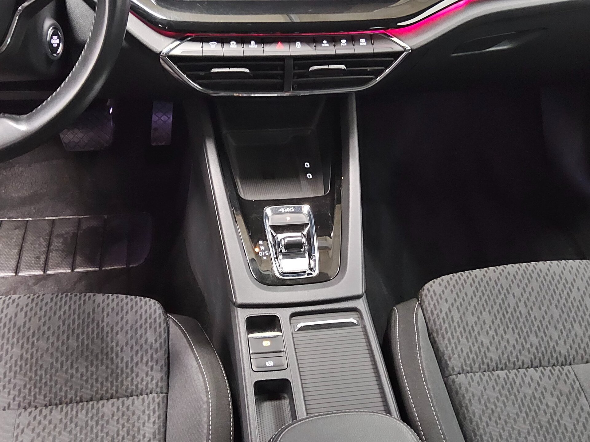 Skoda Octavia Kombi 2.0 TSI 4x4 Style Navi LED vc HuD 6
