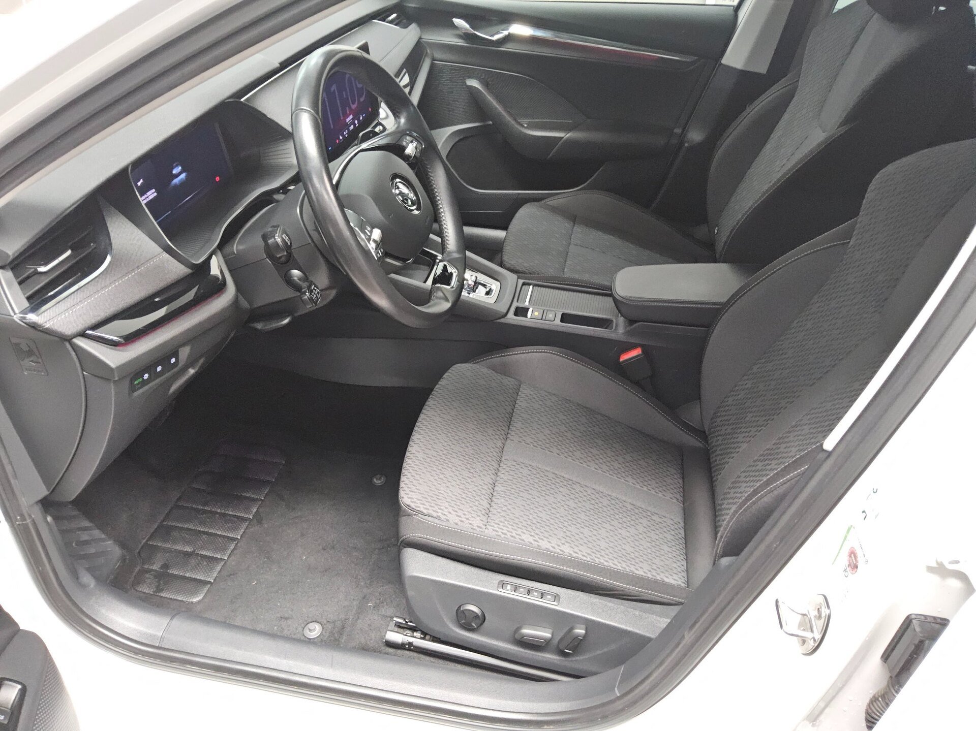 Skoda Octavia Kombi 2.0 TSI 4x4 Style Navi LED vc HuD 9