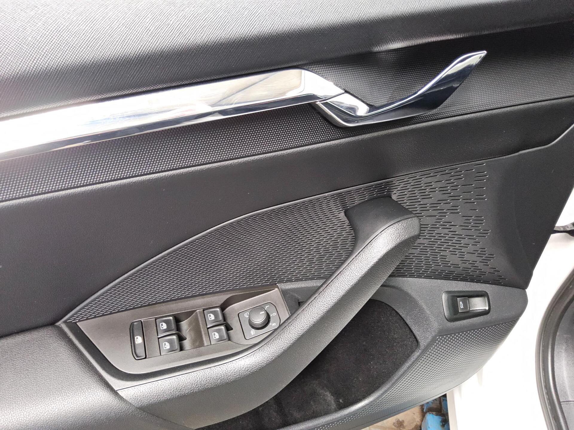 Skoda Octavia Kombi 2.0 TSI 4x4 Style Navi LED vc HuD 10