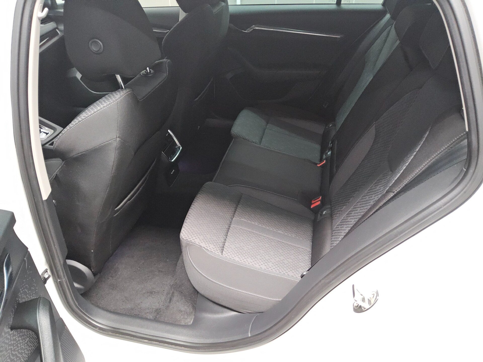 Skoda Octavia Kombi 2.0 TSI 4x4 Style Navi LED vc HuD 13