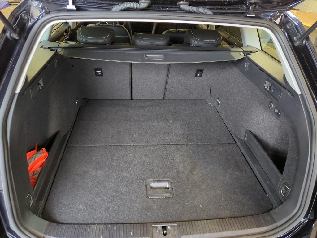 Volkswagen Passat Variant 2.0 TDI Elegance LEDER 4xShz AID NAVI LED 8